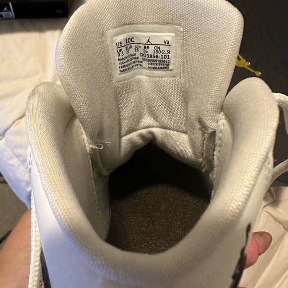 Toddler jordan 11 Neapolitan size 10 - Picture 4 of 9